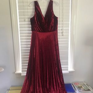 Nicole Miller sleeveless velvet gown